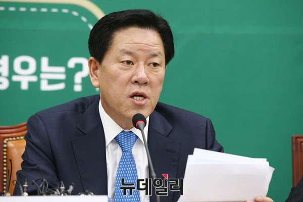 ▲ 국민의당 주승용 원내대표가 19일 국회에서 원내정책회의를 열고 더불어민주당 문재인 전 대표의 일자리정책에 대해 맹비난했다. ⓒ뉴데일리 이종현 기자