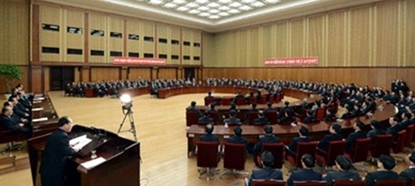 ▲ 북한 정부·정당·단체들은 18일 인민문화궁전에서 김정은이 신년사에서 언급한 '조국통일과업'을 관철하기 위해 연합회의를 열었다. 이날 회의 참석자들은 '전체 조선 민족에게 보내는 호소문'을 채택하고 "2017년은 자주통일의 새 국면을 열어놓는 해로 만들자"면서 "연방제 방식이 가장 합리적인 통일방식"이라고 주장했다. 사진은 이날 열린 연합회의 관련 '노동신문' 보도 일부.ⓒ北선전매체 홈페이지 캡쳐