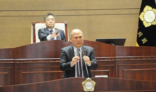 ▲ 안상국 부의장이 본회의장에서 인사말을 하고 있다.ⓒ천안시의회