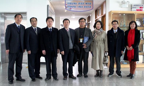 ▲ 중국 호북성교육청 관계자들이 20일 충북교육의 정보화 벤치마킹을 위해 도교육청을 방문했다.ⓒ충북교육청