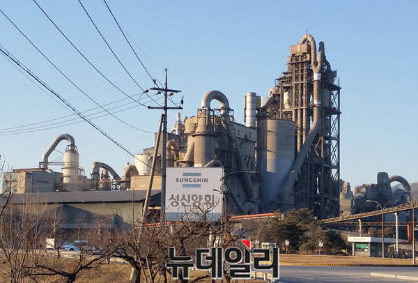 ▲ 성신양회 단양공장(이 사진은 관련기사와 상관없음).ⓒ목성균 기자