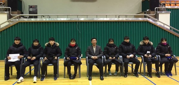 ▲ 지난 21일 제11회 크로스컨트리대회에서 남·녀 단체전 우승과 개인전 1위, 2위, 3위를 싹쓸이한 충북 청주시청 육상팀 모습.ⓒ청주시