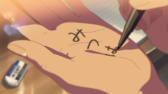 ▲ 신카이 마코토(좌측) 감독과 인증샷을 찍고 있는 샤이니의 종현.