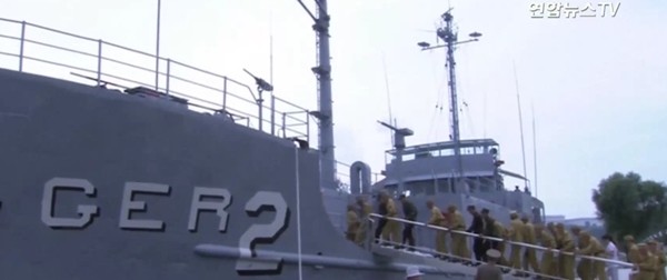 ▲ 미국의 푸에블로호 납치사건 발생 49주년인 23일 북한은 대외 선전매체를 동원해 "미국은 49년 전의 수치스러운 교훈을 되새겨 보라"고 으름장을 놨다. 사진은 평양 보통강 주변에 있는 전승기념관 야외전시장에 전시돼 있는 푸에블로호 모습.ⓒ'연합뉴스TV' 보도영상 캡쳐