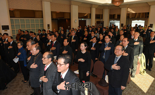 ▲ 보수 시민사회와 학계, 법조계, 언론계 등을 대표하는 지식인 130여명이, 자유민주주의 체제 수호를 기치로 23일 오후, 서울 중구 프레스센터에서 ‘한국자유회의’ 출범식을 열었다. ⓒ 뉴데일리 정상윤 기자