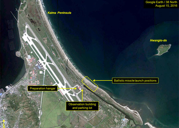 ▲ 美북한군사전문가 조셉 버뮤데즈 박사는 "북한이 원산 갈마비행장 인근에서 ICBM 발사 준비를 하는 것으로 보인다"는 분석 내용을 '38노스'를 통해 지난 23일(현지시간) 공개했다. 사진은 北원산 갈마비행장 일대 위성사진. ⓒ美'38노스' 관련보도 화면캡쳐