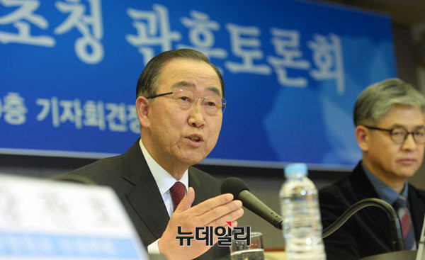 ▲ 반기문 전 유엔 사무총장이 25일 관훈토론회에서 자신의 경제정책 방향을 설명했다. ⓒ사진공동취재단