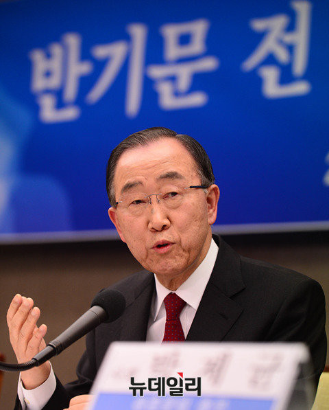 ▲ 반기문 전 유엔사무총장은 25일, 블랙리스트 규제를 통해 4차산업혁명에 중소기업이 뛰어들 수 있도록 여건을 개선하겠다는 입장을 내놨다. ⓒ사진공동취재단