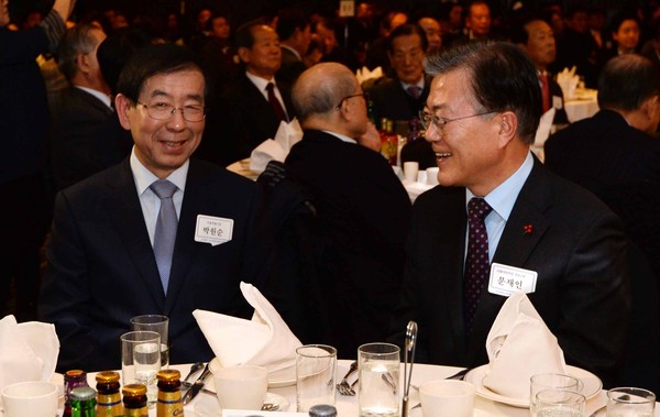 ▲ 문재인 전 더불어민주당 대표(오른쪽)와 박원순 서울시장.ⓒ뉴시스