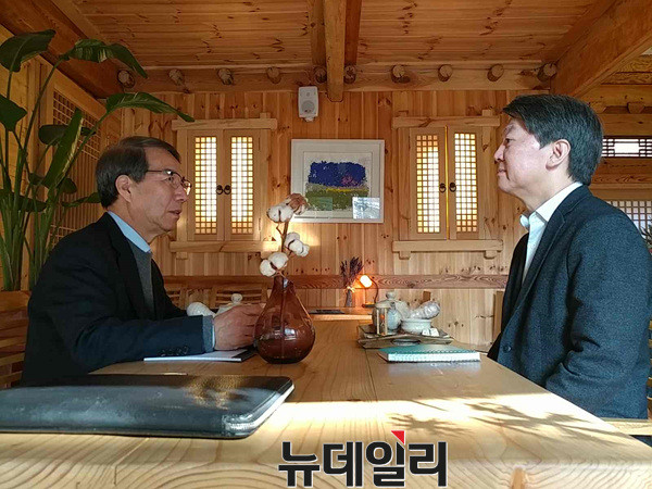 ▲ 국민의당 안철수 전 상임공동대표와 정운찬 전 국무총리가 30일 서울 모처에서 만나 현 시국에 대해 공감대를 형성했다. ⓒ정운찬측 제공