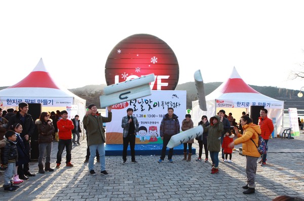 ▲ 설날인 28일 보문관광단지 호반광장에 특설무대를 마련한 ‘설날맞이 특별행사’에 1,300여명 관광객이 찾은 것으로 전해졌다.ⓒ경북개발공사 사장