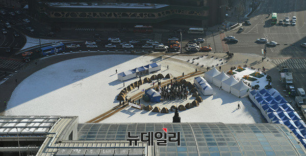 ▲ 대통령 탄핵 기각을 위한 국민총궐기 운동본부’가 서울광장에 설치한 탄핵반대 텐트. ⓒ뉴데일리 정상윤 기자