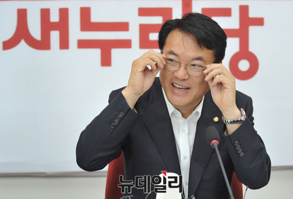 ▲ 새누리당 정진석 원내대표가 31일 충청권 의원 8명과 만나 반기문 전 유엔 사무총장에 대한 지지의사를 재확인했다. ⓒ뉴데일리 이종현 기자