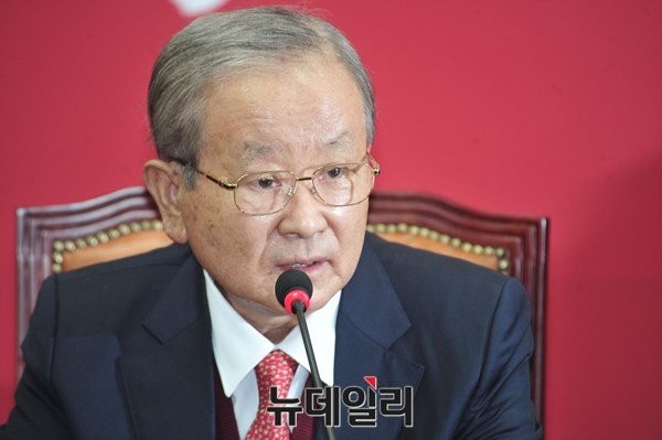 ▲ 강봉균 전 재정경제부 장관. 사진은 지난 4·13 총선에서 새누리당의 선거대책위원장을 맡을 당시 사진이다. ⓒ뉴데일리 이종현 기자