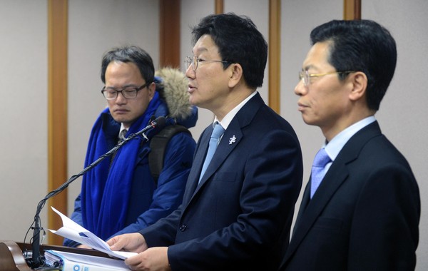 ▲ 국회 탄핵소추위원단 권성동 의원(가운데). ⓒ뉴시스