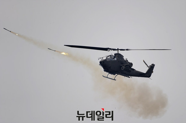 ▲ 북한이 오는 3월 실시될 한·미 군사훈련을 두고 “중단하지 않을 경우 핵무력을 강화해 나갈 것”이라고 위협했다. 사진은 2016년 6월 진행된 '6·25 상기 한·미 육군항공 연합 실사격 FTX'.ⓒ뉴데일리 DB