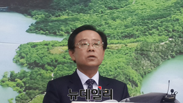 ▲ 임회무 충북도의원이 2일 괴산군청에서 괴산군수 보궐선거 출마를 선언했다.ⓒ김종혁 기자