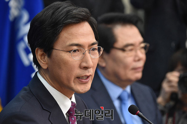 ▲ 더불어민주당 대권주자인 안희정 충남지사가 2일 예비후보 등록을 마치고 국회에서 기자간담회를 열고 있다. ⓒ뉴데일리 이종현 기자