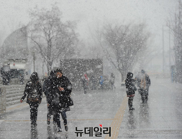 ▲ 눈 오는 서울 광화문 거리. ⓒ뉴데일리 DB