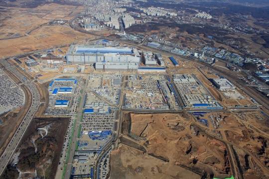 ▲ 평택 고덕산업단지 내 삼성전자 평택반도체 공장 전경. ⓒ삼성전자