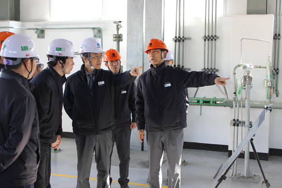 ▲ 김영두 한국가스공사 기술부사장이 현장점검을 하고 있는 모습ⓒ한국가스공사