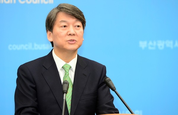 ▲ 안철수 국민의당 전 대표가 7일 오전 부산시의회 브리핑룸에서 기자들을 만나 발언을 하고 있다. ⓒ뉴시스 사진DB