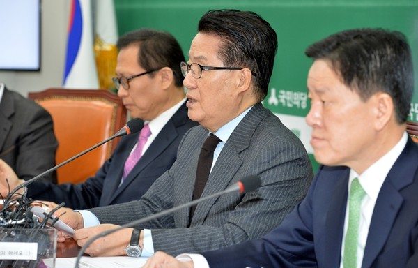 ▲ 국민의당 박지원 대표가 8일 오전 국회 국민의당 당 대표실에서 열린 제10차 최고위원회의에 참석해 모두발언하고 있다. ⓒ뉴시스 사진DB