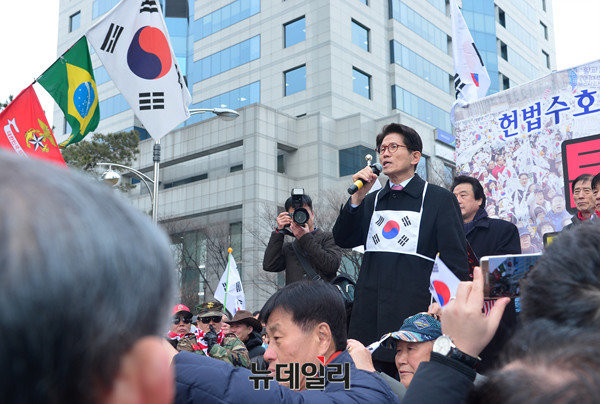 ▲ 새누리당 김문수 비상대책위원. 그는 최근 태극기집회에 참석해 