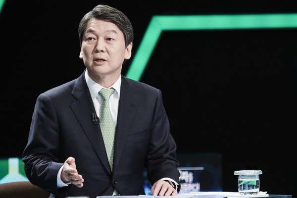 ▲ 국민의당 안철수 전 상임 공동대표가 8일 MBC 특집프로그램 '대선주자를 검증한다'에 출연했다. ⓒMBC