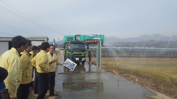 ▲ 보은군이 구제역 확산을 막기 위해 민·관·군이 손을 맞잡았다.ⓒ보은군