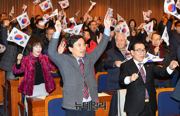 ▲ 새누리당 김진태 의원. 김 의원은 태극기 집회에 처음부터 참석한 새누리당 소속 국회의원이다. ⓒ뉴데일리 정상윤 기자