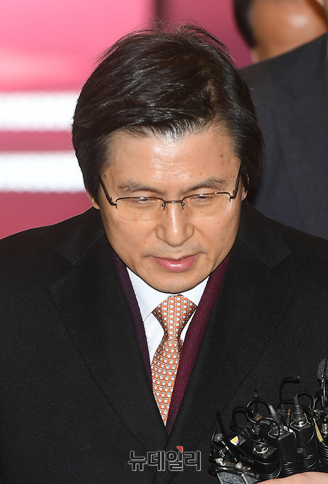 ▲ 황교안 대통령권한대행이 10일 오후 국회에서 열린 국회대정부질문에 참석하기 위해 국회 본관에 들어서고 있다. ⓒ뉴데일리 정상윤 기자