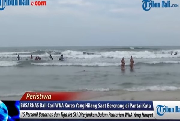 인도네시아 대표 휴양지 발리 쿠타 해변에서 스노클링을 하다 실종된 50대 한국인 관광객이 숨진 채 발견됐다. 사진은 관련 '트리뷴 발리' 중계 일부.ⓒ'트리뷴 발리' 영상 캡쳐