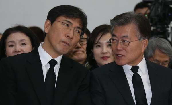 ▲ 문재인 전 더불어민주당 대표와 안희정 충남지사.ⓒ뉴시스