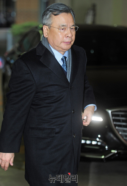 ▲ 출근 중인 박영수 특별검사. ⓒ 뉴데일리 공준표 기자