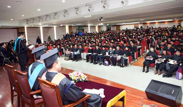 ▲ 사진은 11일 오전 영진사이버대학 본교 국제세미나실에서 개최된 제14회 학위수여식 모습.ⓒ영진사이버대 제공