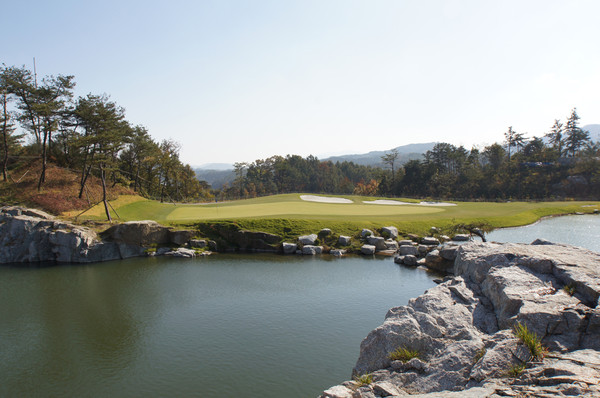 ▲ 힐데스하임골프장 스완코스 4번홀(파3)모습.ⓒ힐데스하임골프장