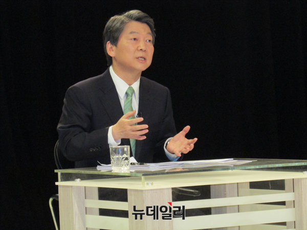 ▲ 국민의당 안철수 전 상임 공동대표가 14일 전주 KBS 공개홀에서 열린 대선주자 초청 토론회에 참석해 발언을 하고 있다. ⓒ뉴데일리 정도원 기자