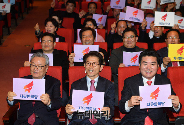 ▲ 자유한국당이 14일 경기도 당원 연수를 통해 자유한국당으로 당명을 개정한 것에 대한 설명을 하는 등 홍보에 열을 올리는 모양새다. ⓒ뉴데일리 정상윤 기자