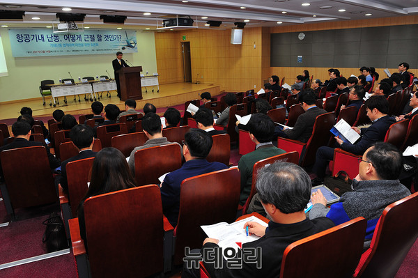 ▲ 기조 발표 중인 야마무라 아키요시 아시아나 항공안전 보안실 부사장 ⓒ오세진 기자