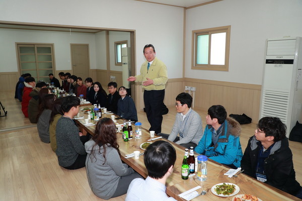 ▲ 예천군(군수 이현준)은 지난 14일 신규공무원 대상 ‘내 고장 바로 알기 현장 교육’ 시간을 가졌다.ⓒ예천군 제공