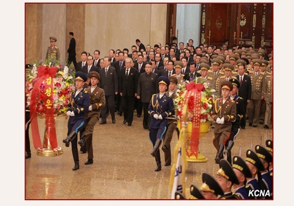 ▲ 김정은이 김정일 생일을 맞아 금수산태양궁전을 참배했다. 사진은 관련 북한 관영 '조선중앙통신' 보도 일부.ⓒ北선전매체 홈페이지 캡쳐