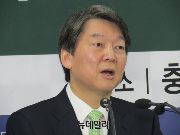 ▲ 국민의당 안철수 전 대표가 16일 오전 충남도청을 찾아 기자간담회를 하고 있다. ⓒ홍성(충남)=뉴데일리 정도원 기자