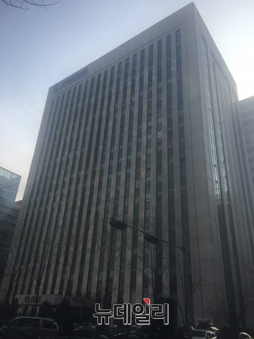 ▲ 청산을 하루 앞둔 옛 한진해운 빌딩 모습.ⓒ뉴데일리