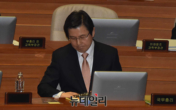 ▲ 황교안 권한대행의 지지세가 꺾였다. '한국갤럽'이 17일 발표한 여론조사 결과에 따르면, 황교안 권한대행은 9%를 기록했다. ⓒ뉴데일리 이종현 기자