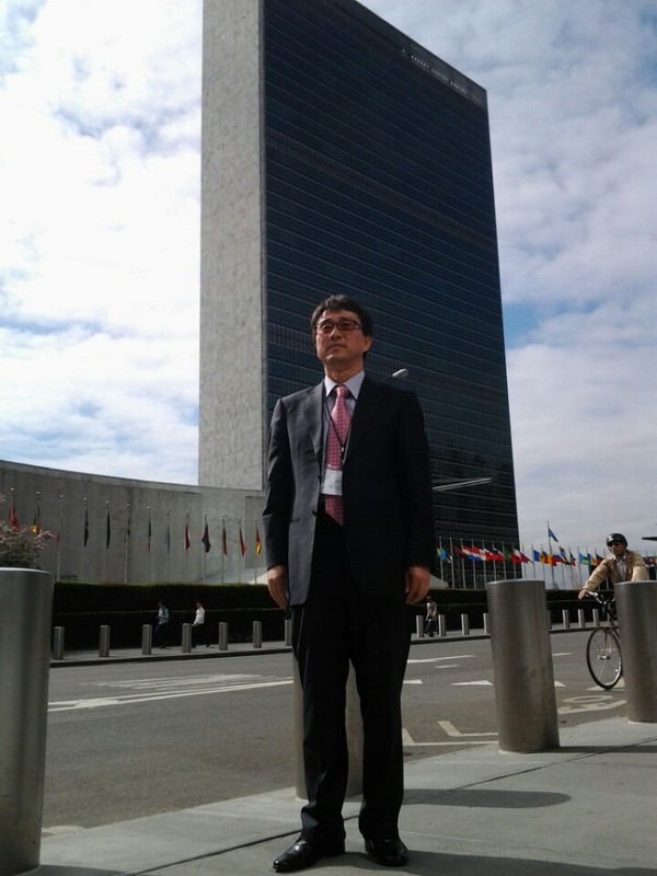 ▲ ​2017년 2월 말레이시아 쿠알라룸푸르공항에서 있은 북한 김정은 노동당 위원장의 맏형 김정남(46)에 대한 암살은 국제사회를 커다란 충격에 빠트렸지요. 사진은 지난 2015년 4월 미국 뉴욕에 있는 UN본부를 방문하고 찍은 것입니다. [사진 = 림일 작가]