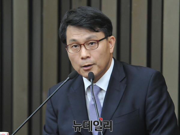 자유한국당 윤상현 의원. 그는 이 달 들어 세번째 탄핵 반대 토론회를 열면서 탄핵 반대에 힘을 싣고 있다. ⓒ뉴데일리 이종현 기자
