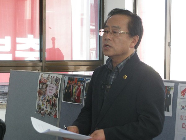 충북도의회 임회무 의원이 20일 괴산 사무실에서 오는 4월 12일 괴산군수 보궐선거에 반드시 출마하겠다는 내용의 기자회견을 하고 있다.ⓒ임회무 의원 사무실