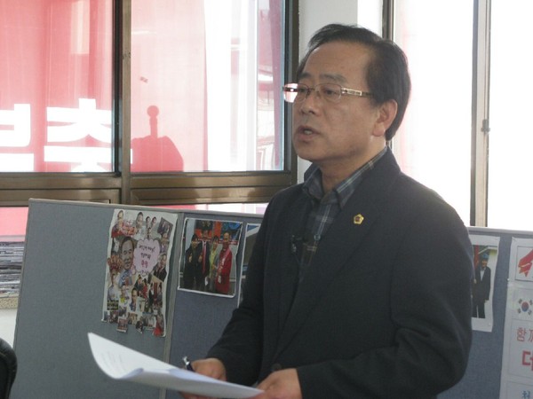 ▲ 충북도의회 임회무 의원이 20일 괴산 사무실에서 오는 4월 12일 괴산군수 보궐선거에 반드시 출마하겠다는 내용의 기자회견을 하고 있다.ⓒ임회무 의원 사무실