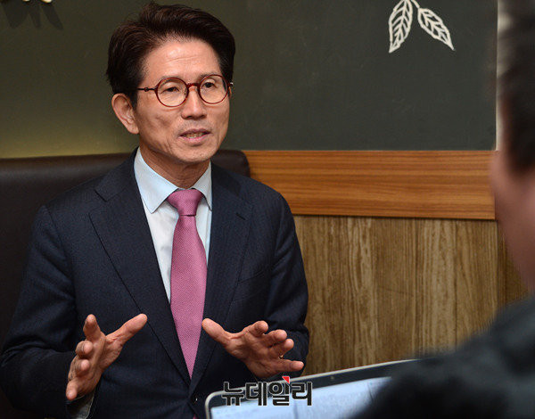 ▲ 자유한국당 소속 김문수 전 경기도지사. 그는 지난 4일 태극기 집회에 처음으로 참석한 이후 줄곧 전국의 태극기 집회를 누비고 있다. ⓒ뉴데일리 공준표 기자